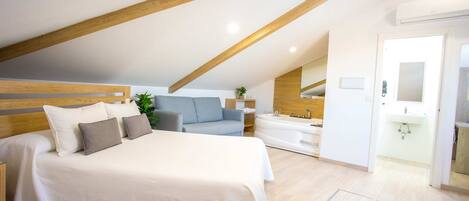 Doppia Deluxe | 1 camera, minibar, una cassaforte in camera, una scrivania