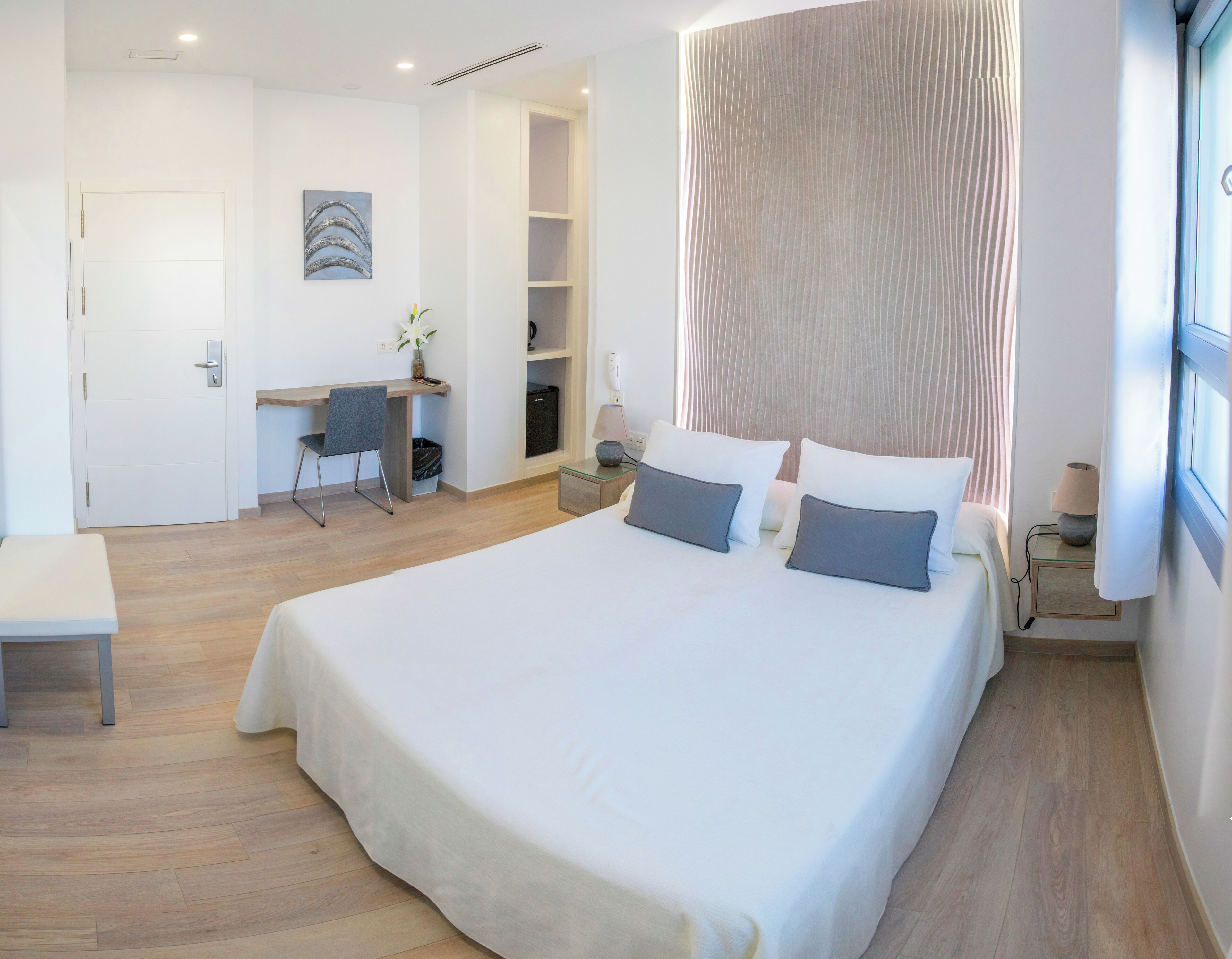 Habitación Confort doble | 1 dormitorio, minibar, caja fuerte y escritorio