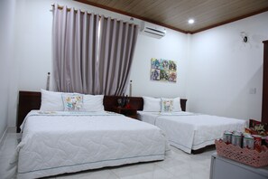 Quadruple Room | Minibar, desk, iron/ironing board, free WiFi - An Binh Tai Hotel (Da Nang)
