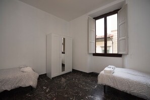 1 bedroom, desk, iron/ironing board, cots/infant beds - Guelfa Apartment (Florence)