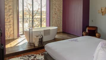 Chambre Cuvée Millésimée | Literie de qualité supérieure, couette en duvet d'oie, minibar