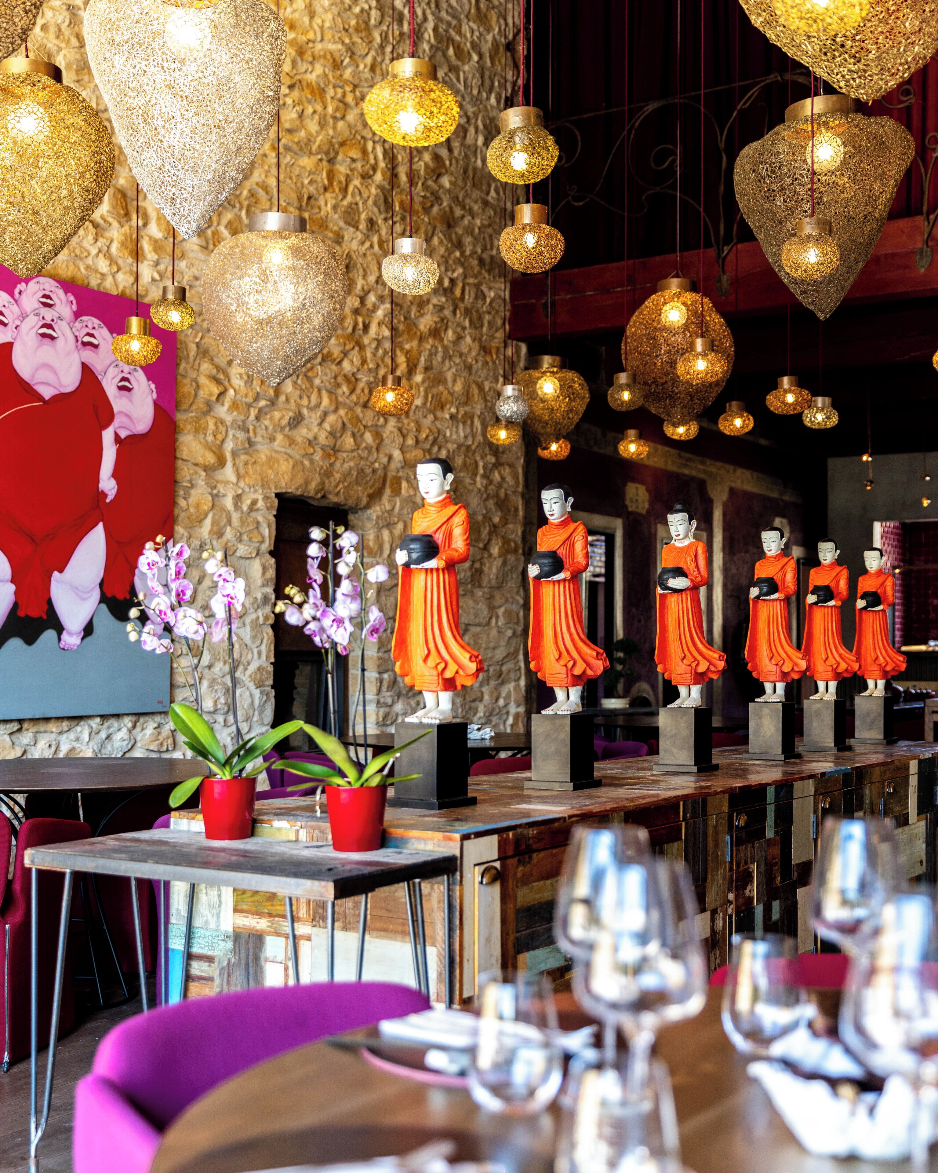 3 restaurants servant le déjeuner et le dîner, plats Cuisine française