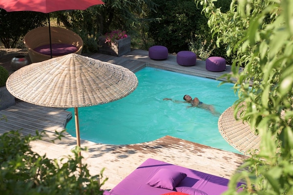 2 piscinas al aire libre (de 08:00 a 20:00), sombrillas, tumbonas