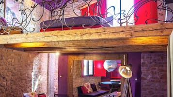 Chambre Cuvée Prestige | Premium bedding, down duvets, minibar, in-room safe