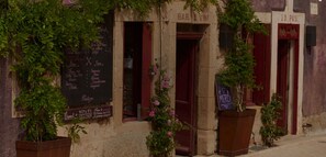 Front of property - Village Castigno - Wine hotel & resort (Assignan)