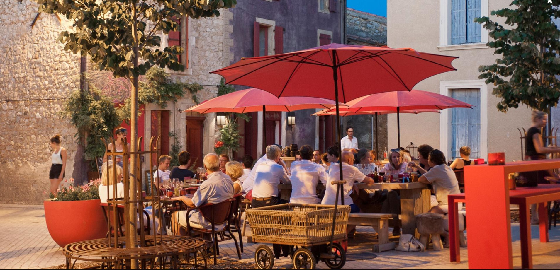 3 restaurants, lunch, dinner served; French cuisine 