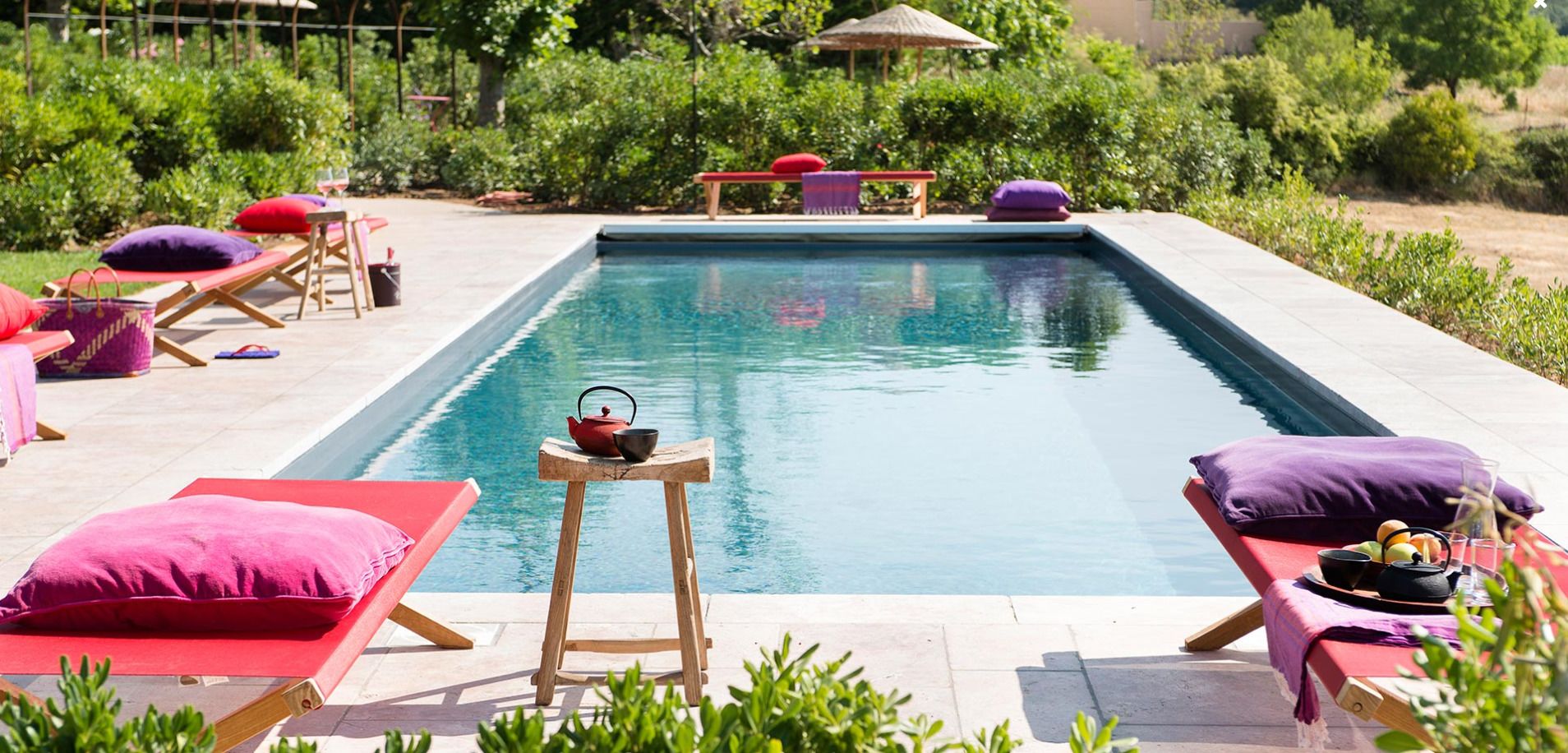 2 piscines extérieures, parasols de plage, chaises longues