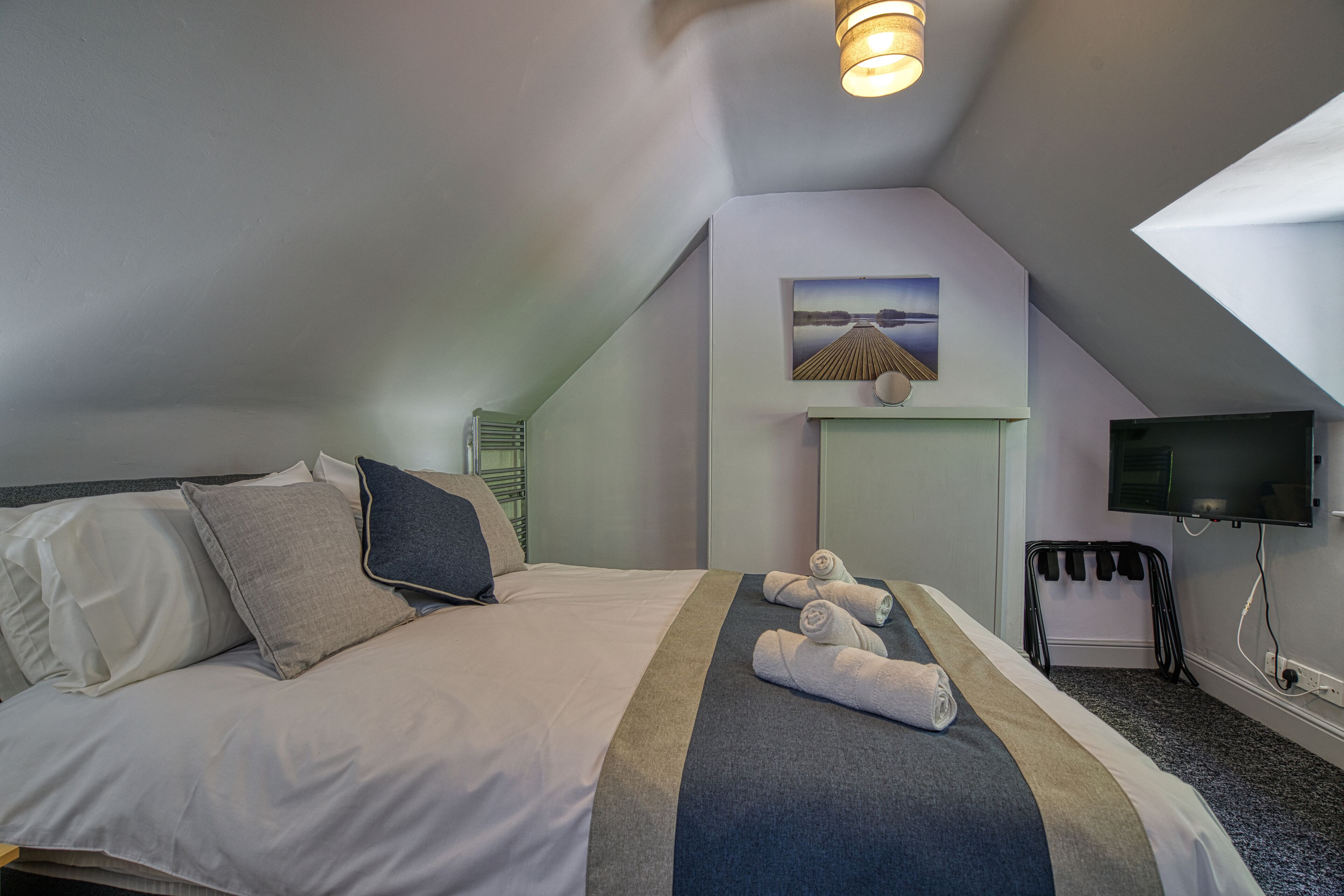 Ropa de cama de alta calidad y tabla de planchar con plancha 