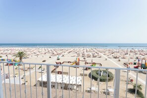 Utsikt mot strand/hav