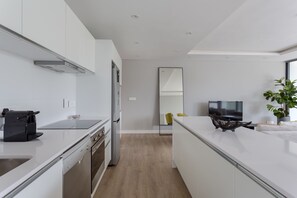 Apartment | Private kitchen | Full-sized fridge, microwave, oven, stovetop - 202 Warwick (Cape Town)