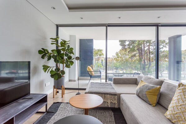 Apartment | Living area | Flat-screen TV - 202 Warwick (Cape Town)