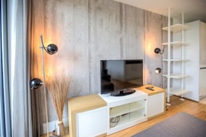 Apartment, 1 Bedroom | Living room | TV - Eson2 - Bonchurch Mansion (London)