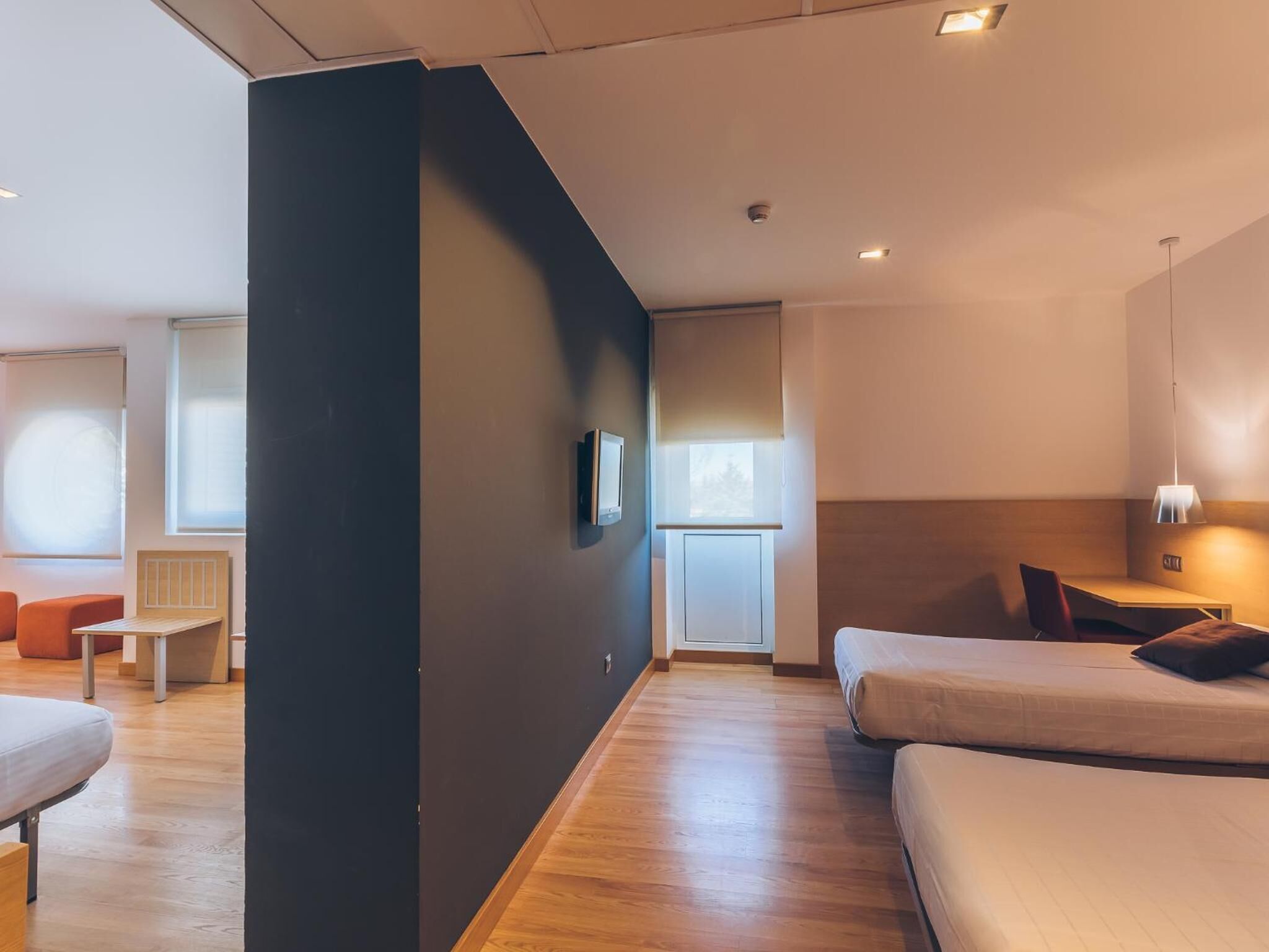 desk, soundproofing, free wifi, bed sheets