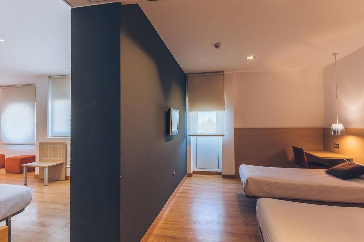 desk, soundproofing, free wifi, bed sheets