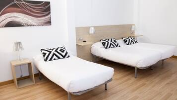 Familiekamer | Een bureau, geluiddichte muren, gratis wifi, beddengoed