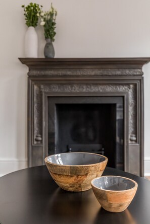 Apartment, 3 Bedrooms, 2 Bathrooms | Room amenity - Eson2 - Charming 3 Bedroom Flat in Chelsea (London)