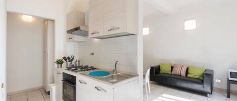 Basic-Apartment, 2 Schlafzimmer | Eigene Kochnische | Kühlschrank, Mikrowelle, Ofen, Herdplatte