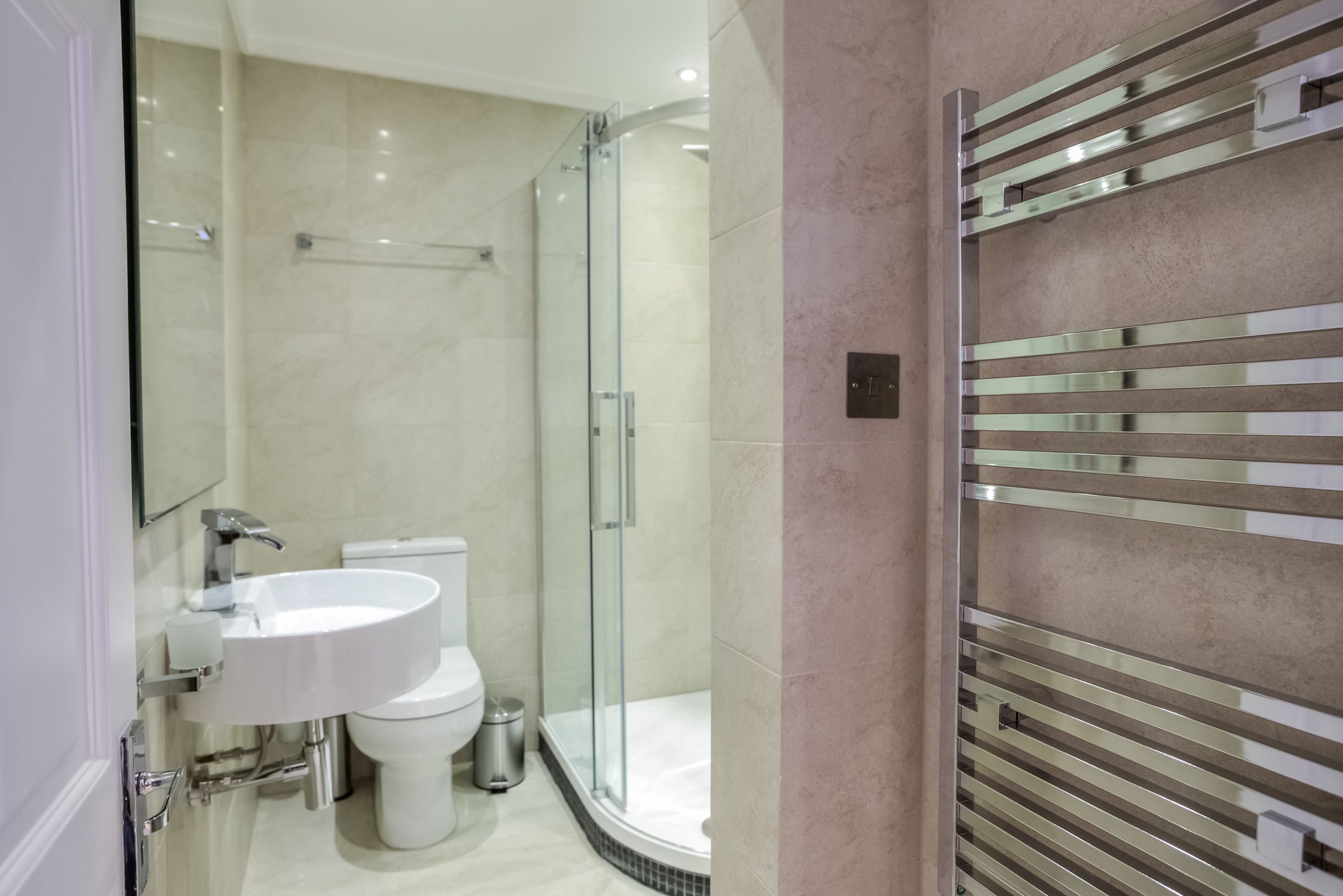Appartement, 1 chambre | Salle de bain | Douche, sèche-cheveux, serviettes fournies