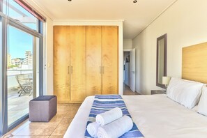 Appartement, 2 chambres | Fer et planche à repasser, accès au Wi-Fi (inclus)