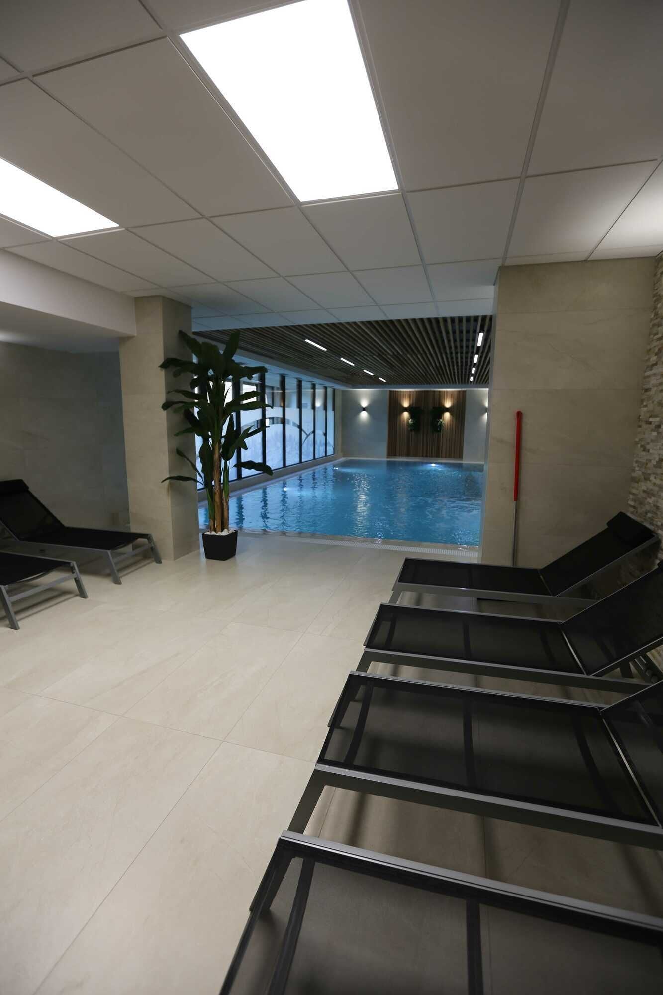 Innendørsbasseng
