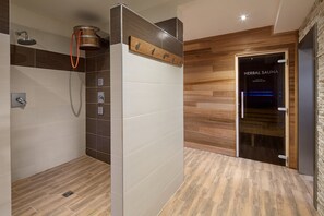 Sauna, hot tub, steam room, hot stone massages, deep-tissue massages