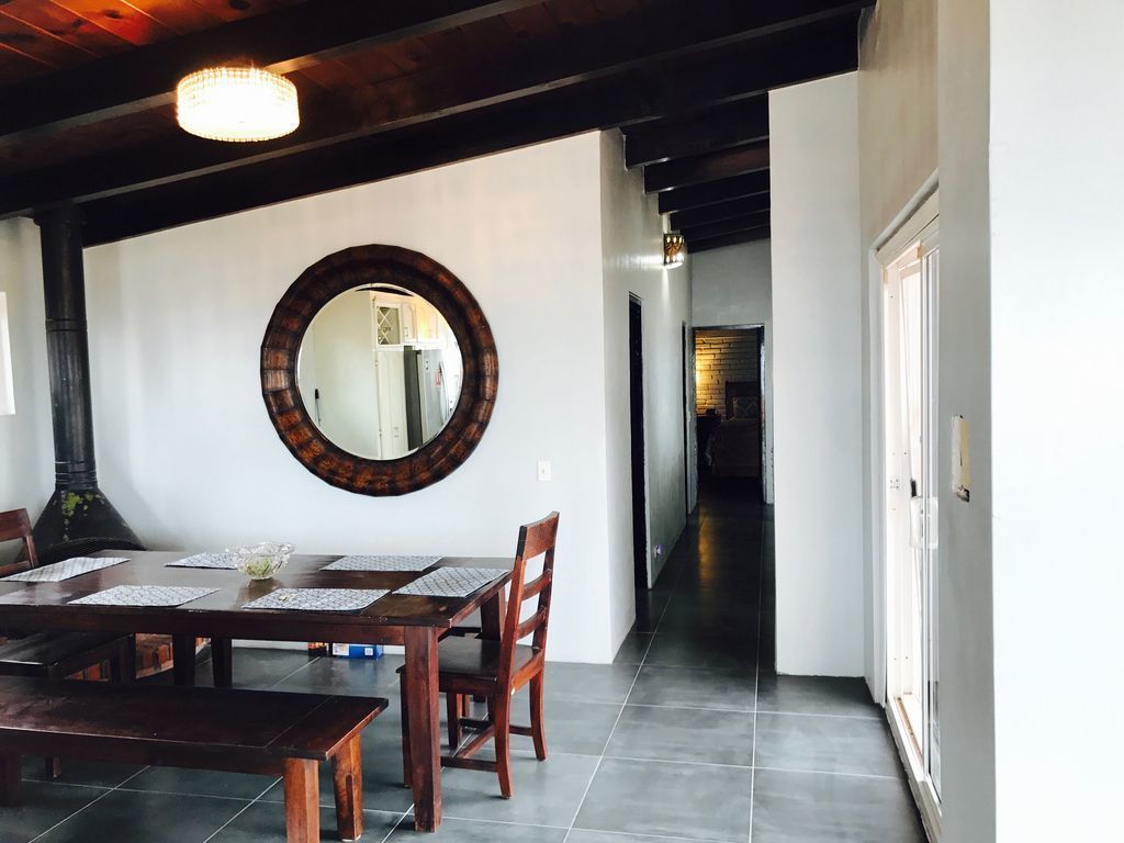 House | In-room dining