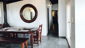 House | In-room dining - Rosarito 5 Bedroom Beach House (Playas de Rosarito)