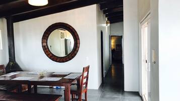 House | In-room dining