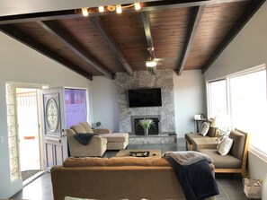 Casa | Zona de estar | Una televisión de pantalla plana