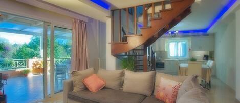 House, 2 Bedrooms | Living room | Flat-screen TV, fireplace