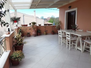 Casa, 2 habitaciones | Terraza o patio