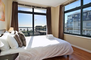 Iron/ironing board, free WiFi, bed sheets - Atlantic Views 6 (Cape Town)