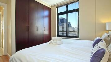 Iron/ironing board, free WiFi, bed sheets