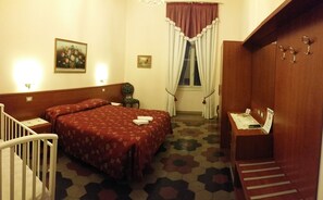 Doppel- oder Zweibettzimmer | 1 Schlafzimmer, hochwertige Bettwaren, Zimmersafe, Schreibtisch