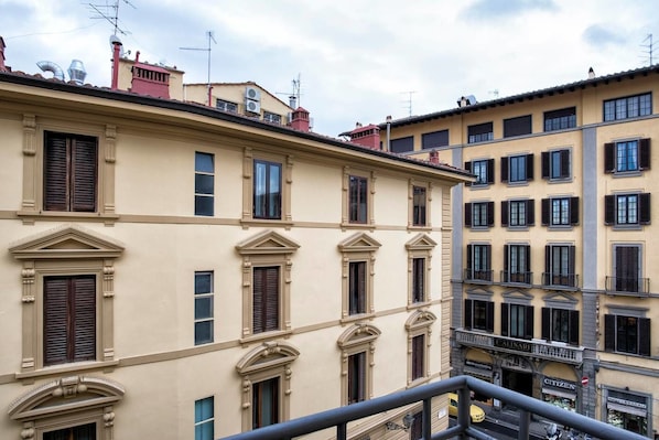 Basic-Apartment, 2 Schlafzimmer | Ausblick vom Zimmer