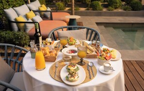 Petit déjeuner préparé sur commande (35 EUR par personne)