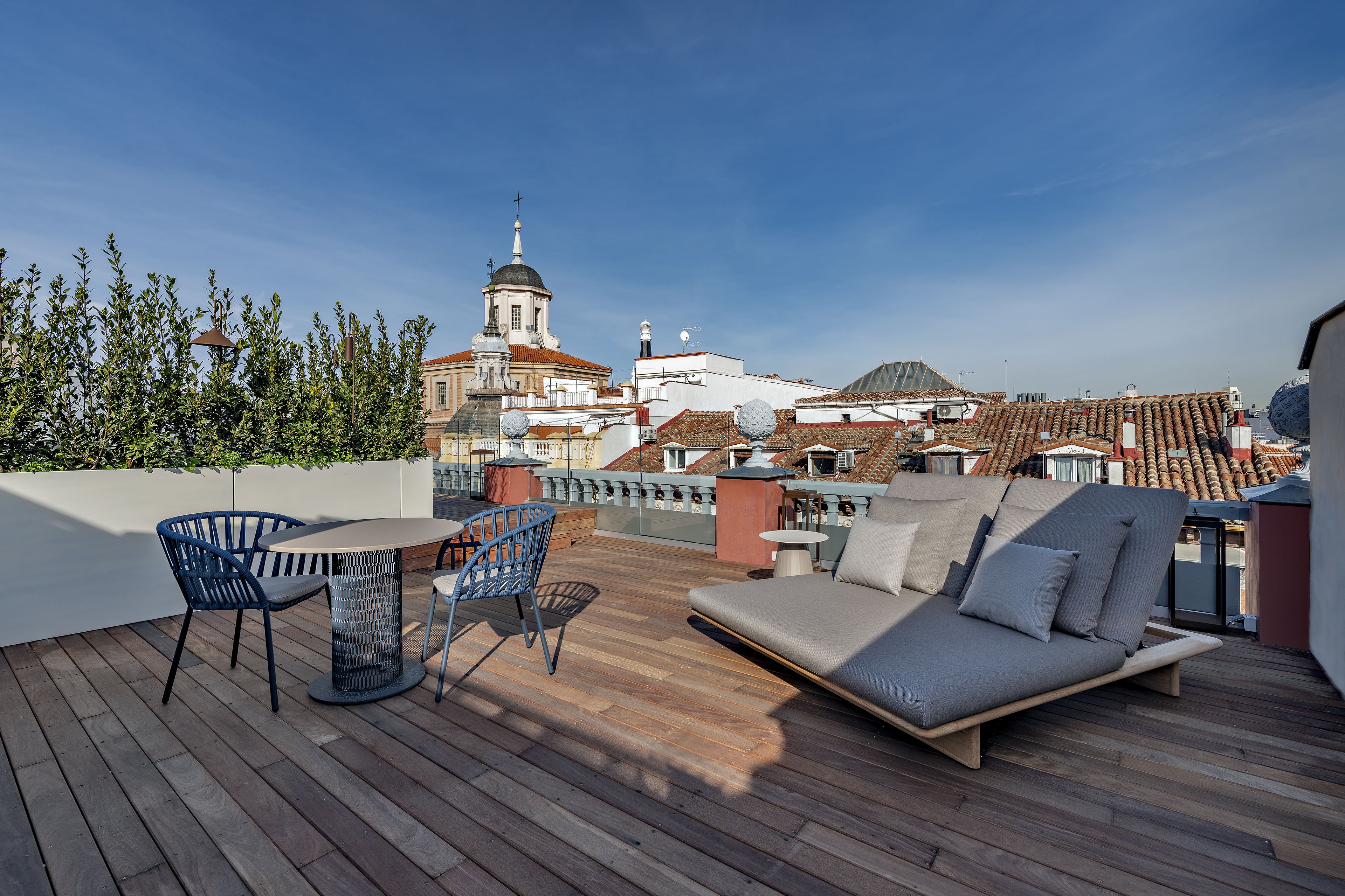 signature suite | premium bedding, down duvets, memory-foam beds, minibar