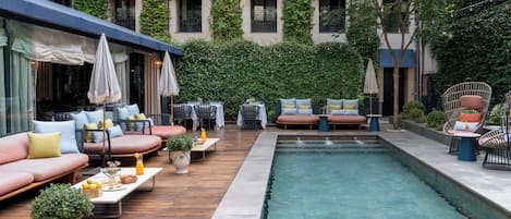 Outdoor pool, pool loungers