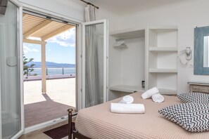 Studio, uitzicht op zee (Panoramic ) | Een kluis op de kamer, geluiddichte muren, een strijkplank/strijkijzer