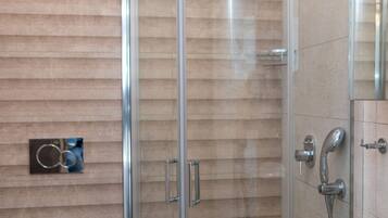 Standard Studio | Bathroom