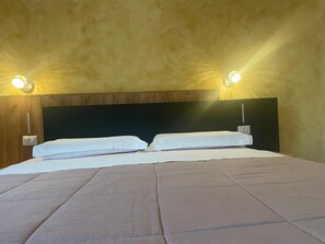 Space room , Private bathroom( One room of the apartment )n 26 | Edredons de pluma, Wi-Fi de cortesia, roupa de cama