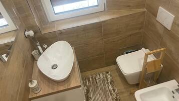Space room , Private bathroom( One room of the apartment )n 26 | Bilik Mandi | Gabungan pancuran/tab mandi, tab mandi rendaman dalam