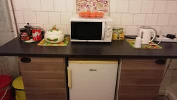 Full-size fridge, microwave, espresso maker, coffee/tea maker