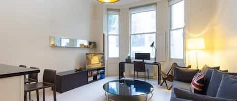 Appartement, 1 slaapkamer | Woonkamer | Televisie