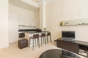 Apartment, 1 Schlafzimmer | Essbereich im Zimmer