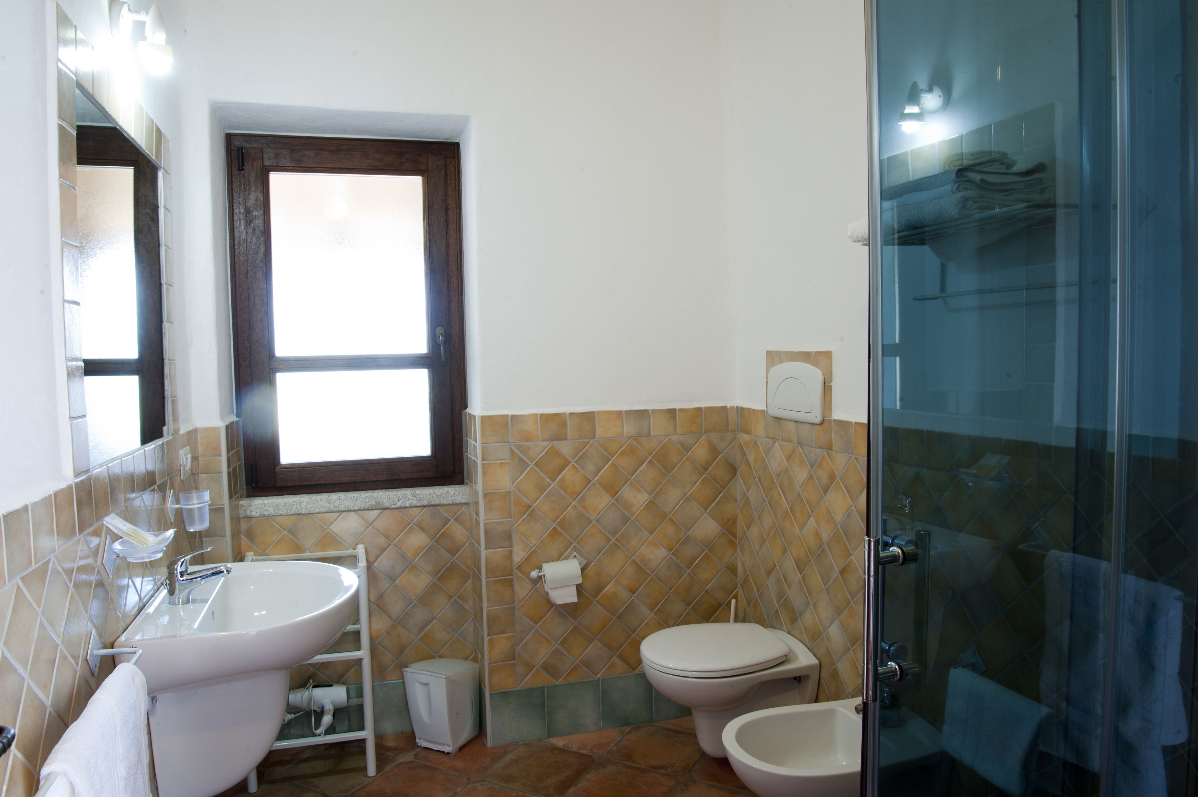 shower, free toiletries, hair dryer, bathrobes