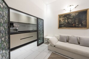 Basic-Apartment, 1 Schlafzimmer | Eigene Kochnische | Kühlschrank, Mikrowelle, Ofen, Herdplatte