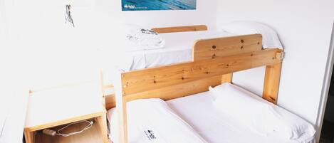 베이직 공용 도미토리 ((Bed in 4-bed)) | 방음 설비, 무료 WiFi