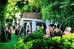 Surfing/boogie boarding - Latas Surf House (Ribamontan al Mar)