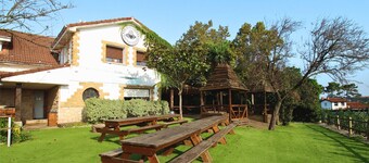 Latas Surf House